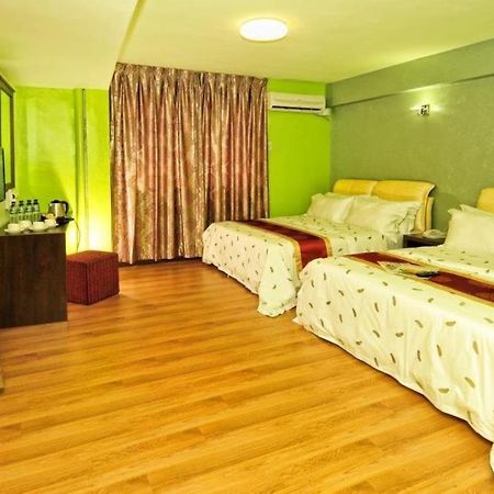 Hotel Zamburger Grand City Malacca Esterno foto