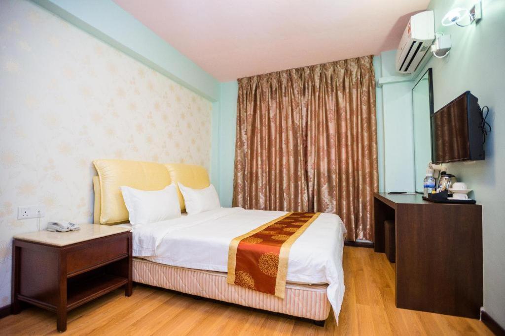 Hotel Zamburger Grand City Malacca Esterno foto