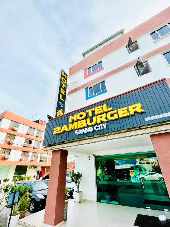 Hotel Zamburger Grand City Malacca Esterno foto